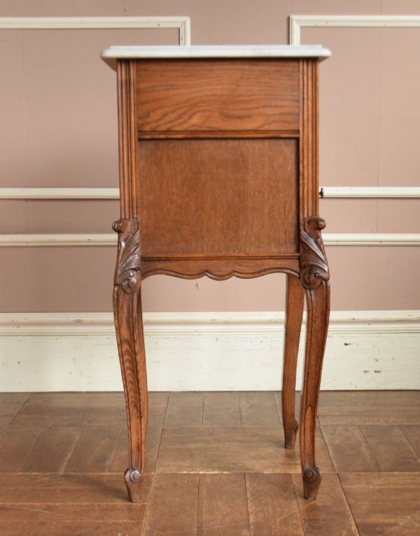 アンティークのキャビネット　アンティーク家具　フランスのアンティーク家具、大理石天板のナイトテーブル（キャビネット）。サイドもキレイな状態です。(j-1539-f)