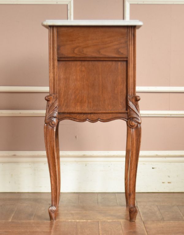 アンティークのキャビネット　アンティーク家具　フランスのアンティーク家具、大理石天板のナイトテーブル（キャビネット）。きちんとメンテナンスしてあるので、裏側もキレイです。(j-1539-f)