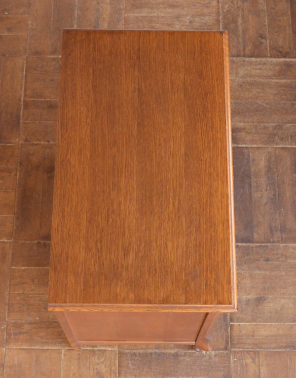 アンティークのキャビネット　アンティーク家具　プロヴァンス香るフレンチアンティーク家具、猫脚の美しいキャビネット。天板もピカピカにお直ししました。(j-1541-f)