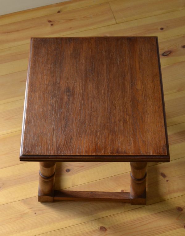 ロイドテーブル　アンティーク家具　英国スタイルのアンティーク家具、どこでも使えるスモールテーブル。天板もピカピカにお直ししました。(j-1544-f)