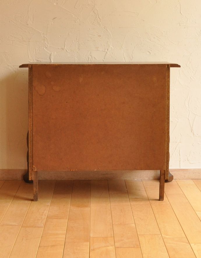 アンティークのチェスト　アンティーク家具　エレガントなアンティークフレンチ家具、小さい３段チェスト（コモード）。きちんとメンテナンスしてあるので、裏側もキレイです。(j-1549-f)