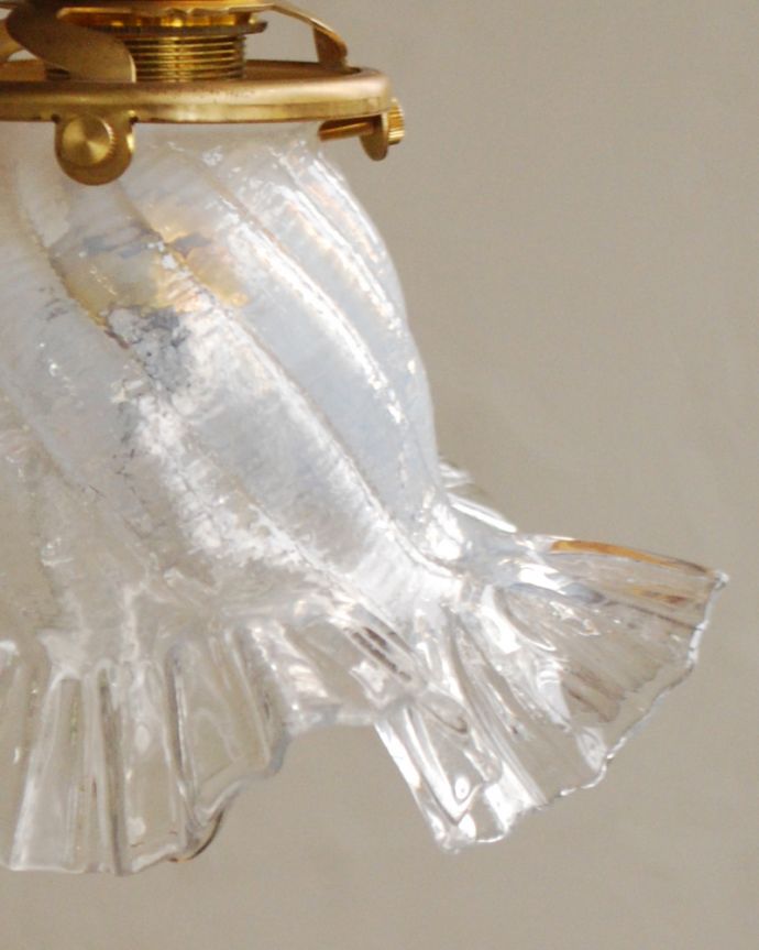 ペンダントライト 照明・ライティング アンティークシェードペンダントライト(コード・シャンデリア球・ギャラリーA付き)。シェードは、手作りのため多少、誤差があったり、気泡やキズ、汚れが入っている場合もあります。(j-155-z)