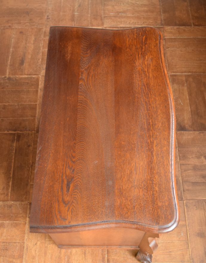 アンティークのチェスト　アンティーク家具　アンティークの優雅なフレンチ家具、オーク材の３段チェスト（コモード）。天板も木目がとってもキレイです。(j-1550-f)