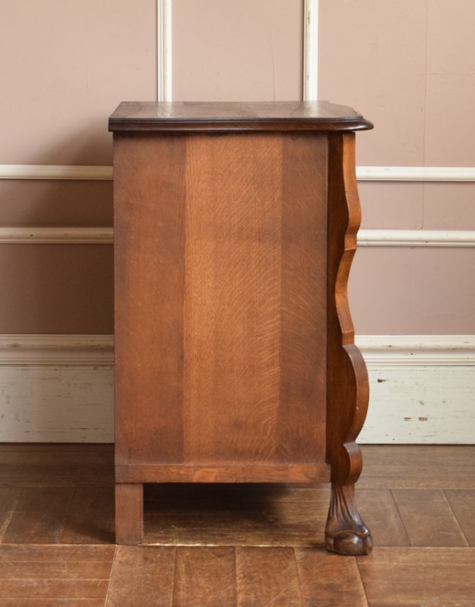 アンティークのチェスト　アンティーク家具　アンティークの優雅なフレンチ家具、オーク材の３段チェスト（コモード）。前板が波打っています。(j-1550-f)