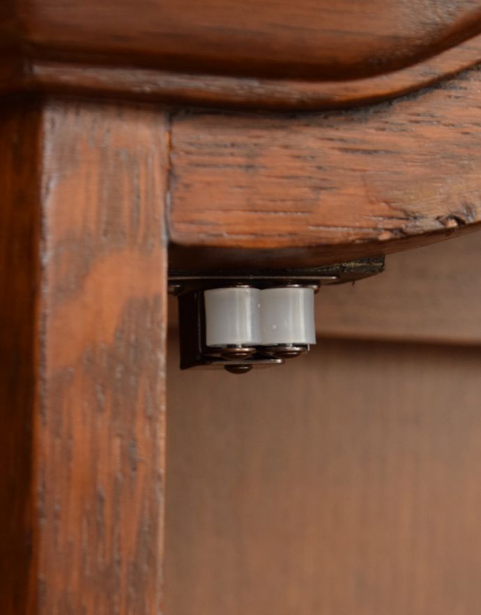 ウォールシェルフ・ウォールハンガー　アンティーク家具　フランスのアンティーク家具、ウォールキャビネット（壁付け棚）。扉にはローラーキャッチャーがついているので、開け閉めもスムーズです。(j-1552-f)