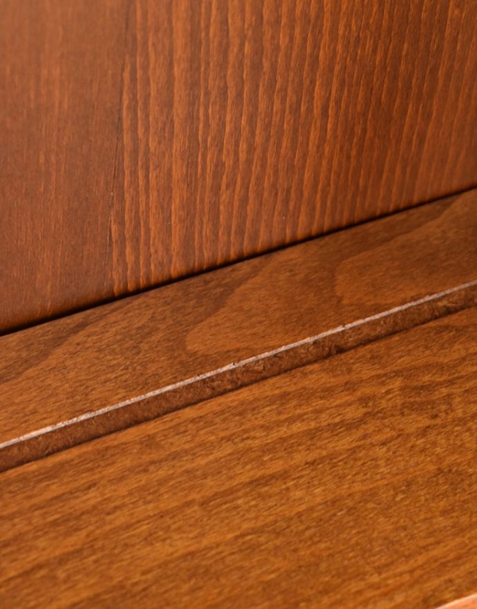 ウォールシェルフ・ウォールハンガー　アンティーク家具　フランスのアンティーク家具、ウォールキャビネット（壁付け棚）。一番下の段はお皿を立ててディスプレイできる様になっています。(j-1552-f)