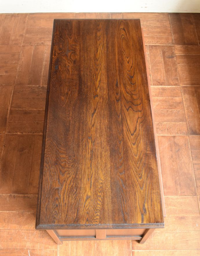 ロイドルームボックス アンティーク家具 ベンチとしても使える収納付きアンティーク家具、英国スタイルのコファー。天板もキレイに仕上げました。(j-1559-f)