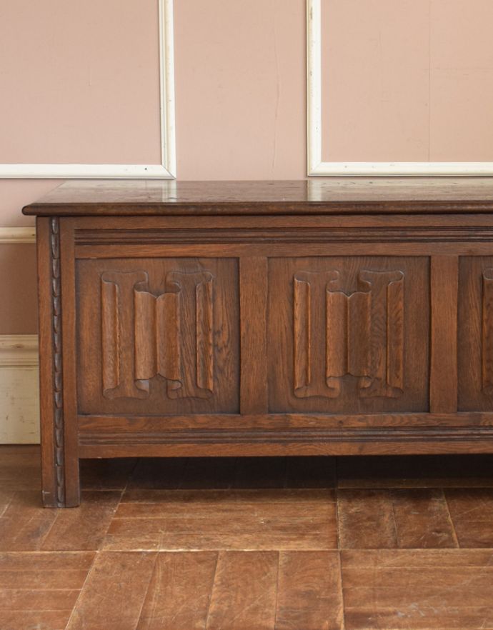 ロイドルームボックス アンティーク家具 ベンチとしても使える収納付きアンティーク家具、英国スタイルのコファー。落ち着いたオークの色合いは、和室や書斎にもあわせやすいのでオススメです。(j-1559-f)