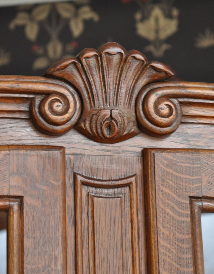 アンティークのキャビネット アンティーク家具 南フランスのゴージャスなアンティーク家具、食器棚になるガラスキャビネット。繊細な装飾は見とれる程美しいです。(j-1562-f)