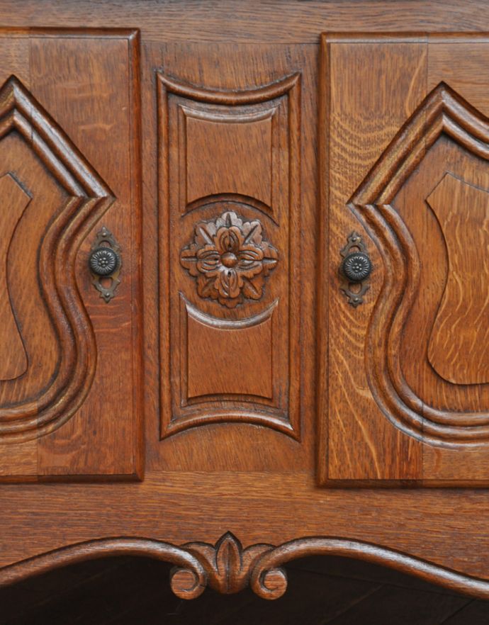 アンティークのキャビネット アンティーク家具 南フランスのゴージャスなアンティーク家具、食器棚になるガラスキャビネット。美しい彫にうっとり。(j-1562-f)