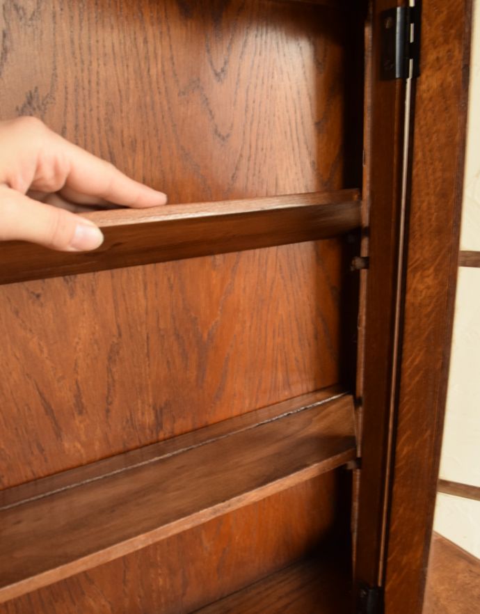 ウォールシェルフ・ウォールハンガー　アンティーク家具　小さなアンティーク家具、壁掛けも床置きもできるウォールキャビネット。棚板は可動です。(j-1564-f)