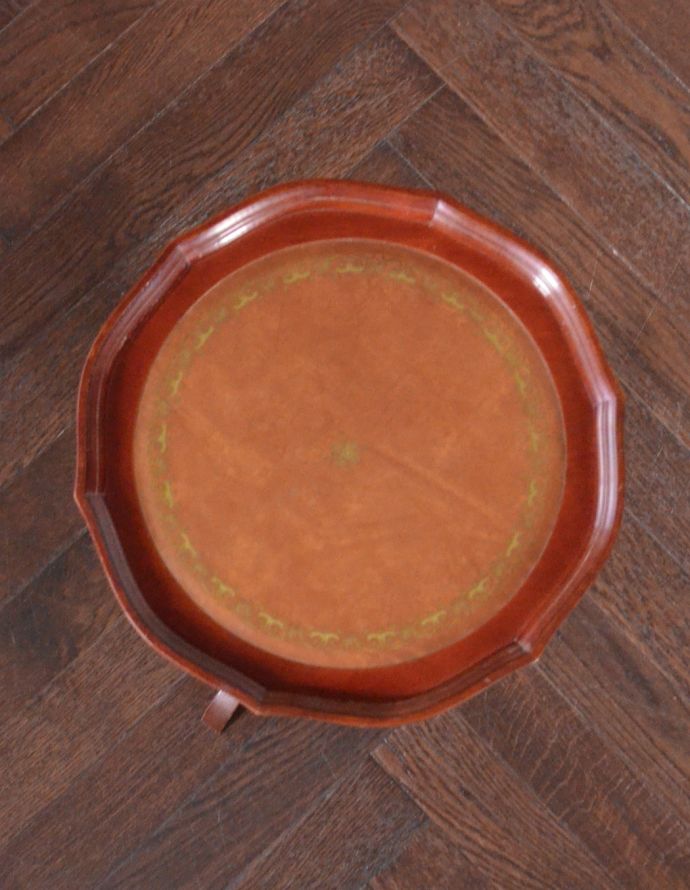 ロイドテーブル アンティーク家具 アンティークの英国家具、コンパクトな革張りのワインテーブル。革張りは高級感があります。(j-1565-f)