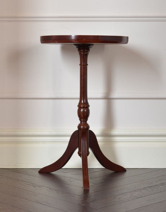 ロイドテーブル アンティーク家具 アンティークの英国家具、コンパクトな革張りのワインテーブル。きちんとメンテナンスしてあるので、裏側もキレイです。(j-1565-f)