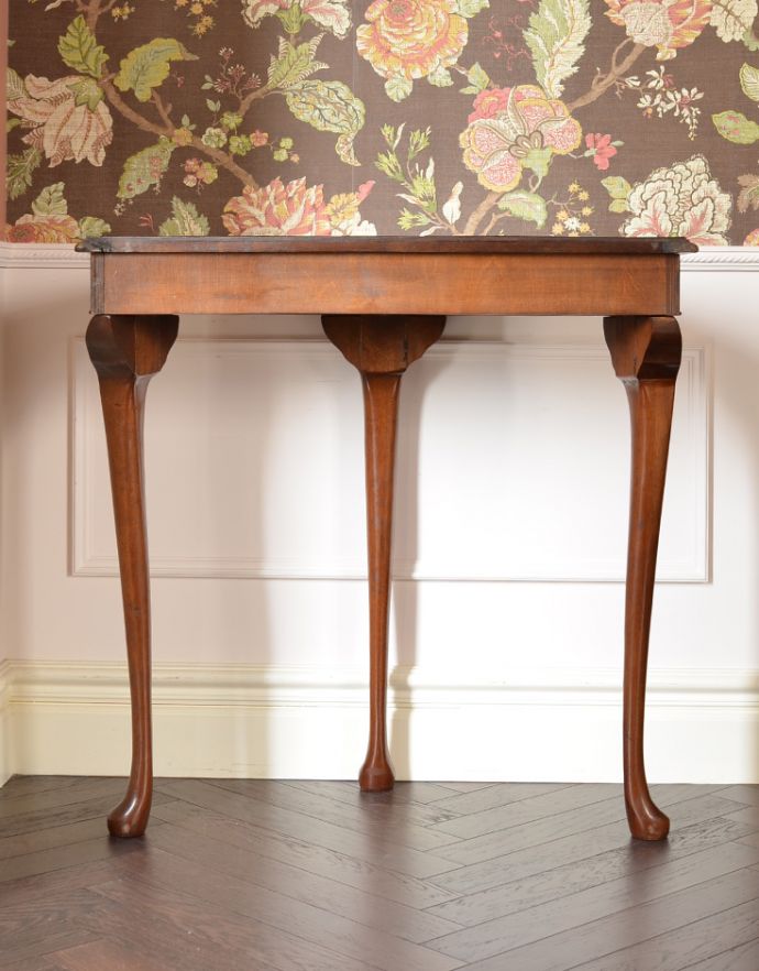 ロイドテーブル　アンティーク家具　英国のアンティーク家具、装飾の美しいコンソールテーブル。きちんとメンテナンスしてあるので、裏側もキレイです。(j-1567-f)