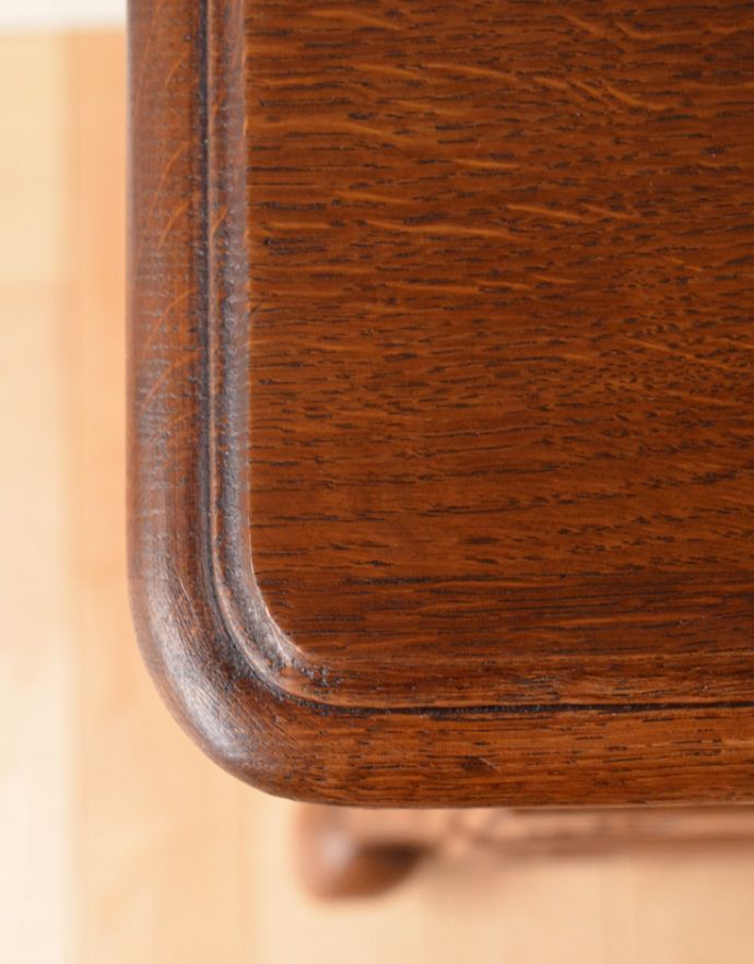 アンティークのチェスト　アンティーク家具　南仏スタイルのキレイなアンティーク家具、取っ手もエレガントな３段チェスト。角もキレイな状態です。(j-1568-f)