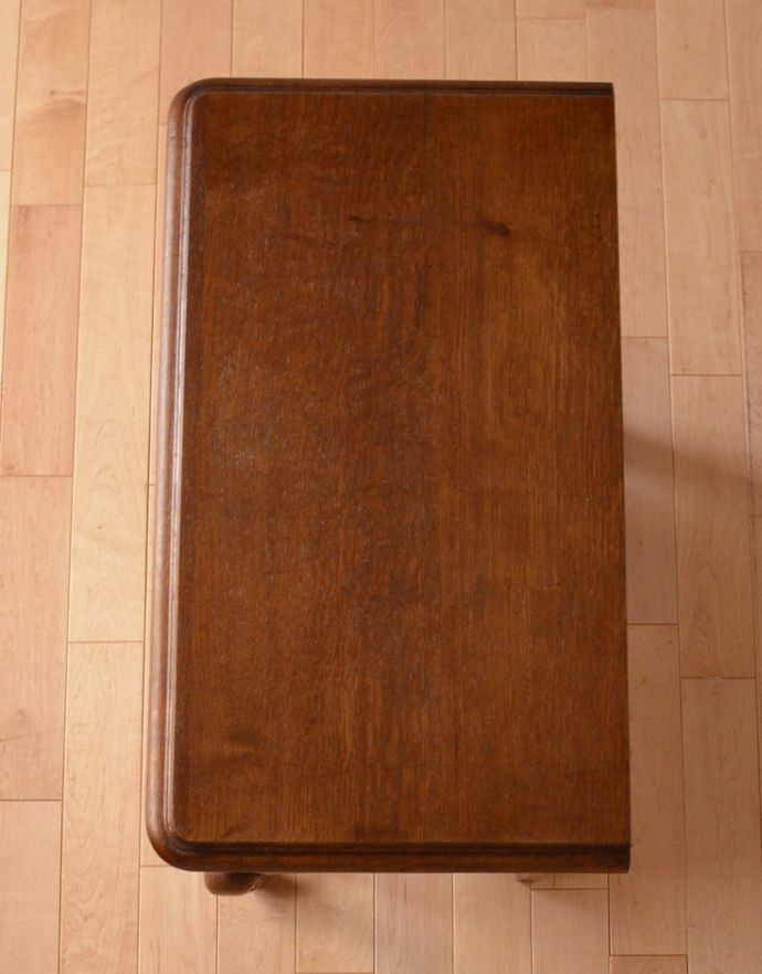 アンティークのチェスト　アンティーク家具　南仏スタイルのキレイなアンティーク家具、取っ手もエレガントな３段チェスト。天板もキレイに仕上げました。(j-1568-f)