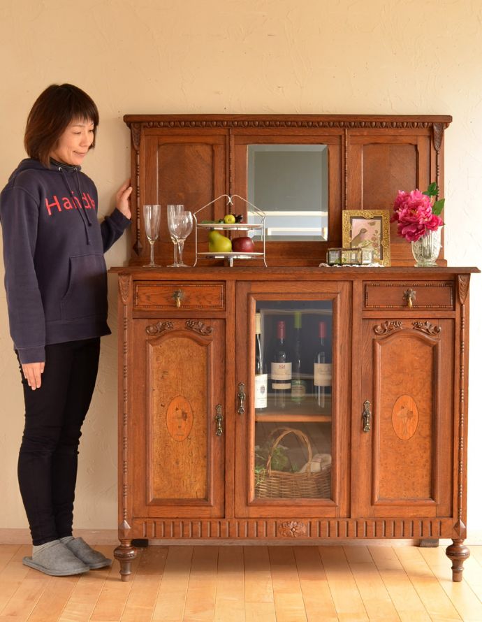 サイドボード　アンティーク家具　フランスから届いたアンティーク家具、ミラーが付いたサイドボード。高級感たっぷりのキャビネット。(j-1570-f)