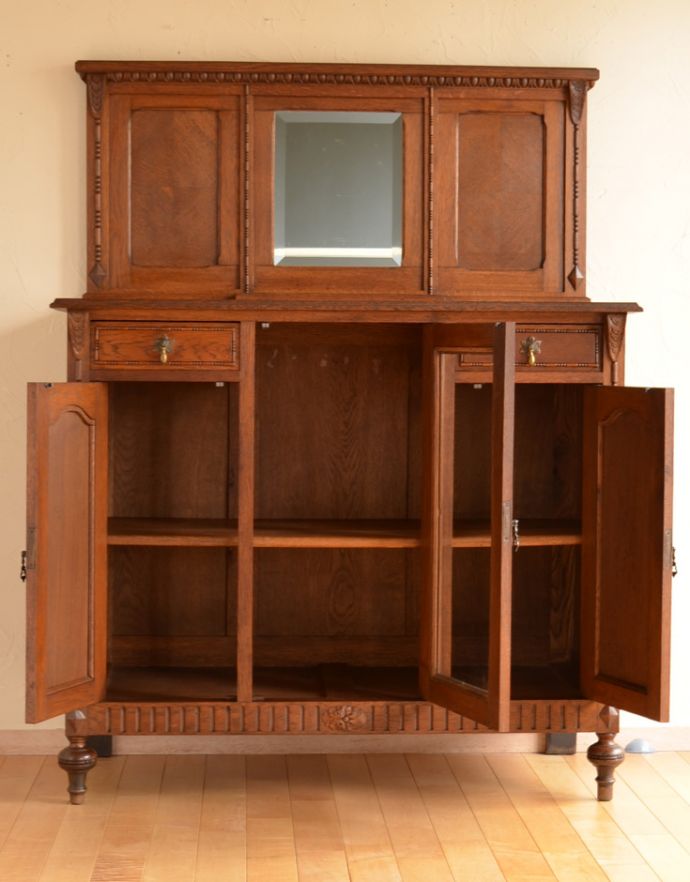 サイドボード　アンティーク家具　フランスから届いたアンティーク家具、ミラーが付いたサイドボード。しっかり収納力があるのが嬉しいです。(j-1570-f)