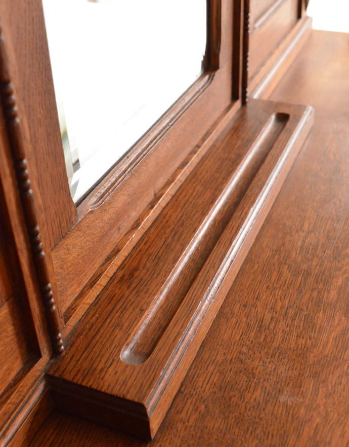 サイドボード　アンティーク家具　フランスから届いたアンティーク家具、ミラーが付いたサイドボード。ミラーのすぐ下には、溝が入っています。(j-1570-f)