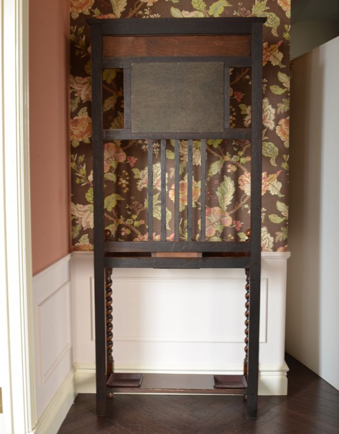 ロイドルームボックス　アンティーク家具　アンティークの英国インテリア、ツイストが美しいホールスタンド（コート掛け）。キチンとメンテナンスしてありますので、裏もキレイな状態です。(j-1575-f)