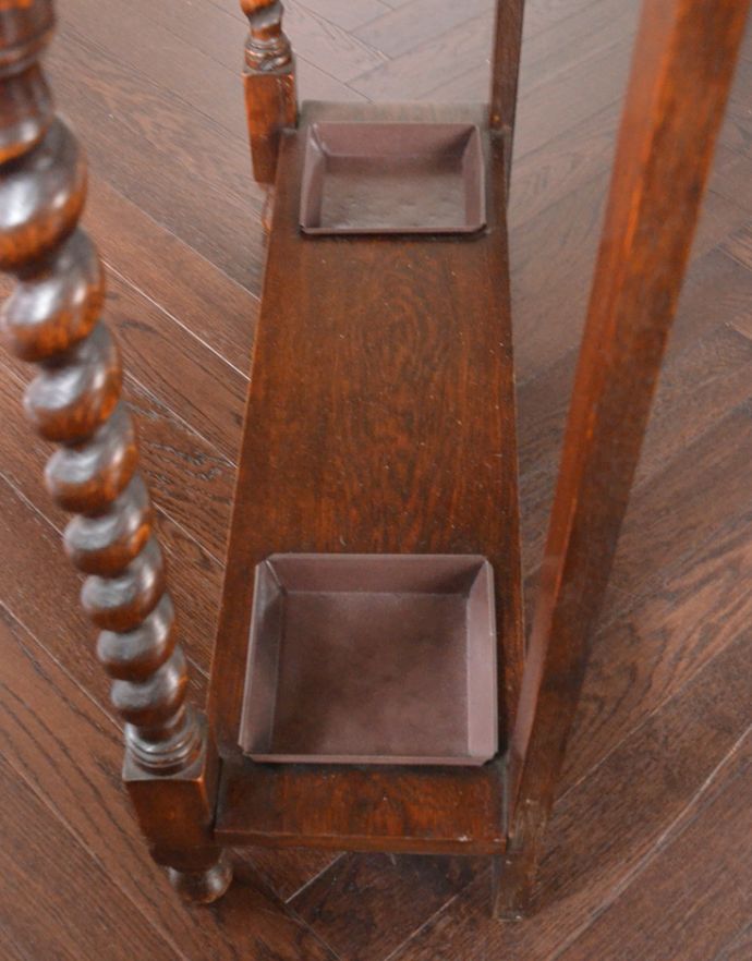 ロイドルームボックス　アンティーク家具　アンティークの英国インテリア、ツイストが美しいホールスタンド（コート掛け）。スタンドの真ん中にも収納があります！。(j-1575-f)