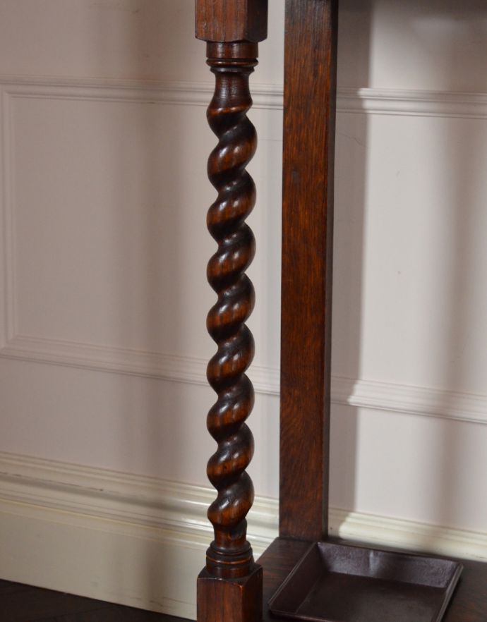 ロイドルームボックス　アンティーク家具　アンティークの英国インテリア、ツイストが美しいホールスタンド（コート掛け）。綺麗なツイストデザインが入っています。(j-1575-f)