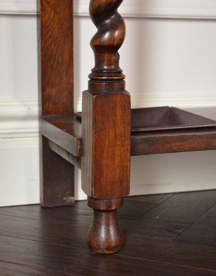 ロイドルームボックス　アンティーク家具　アンティークの英国インテリア、ツイストが美しいホールスタンド（コート掛け）。メンテナンスされた脚がしっかり支えてくれます。(j-1575-f)