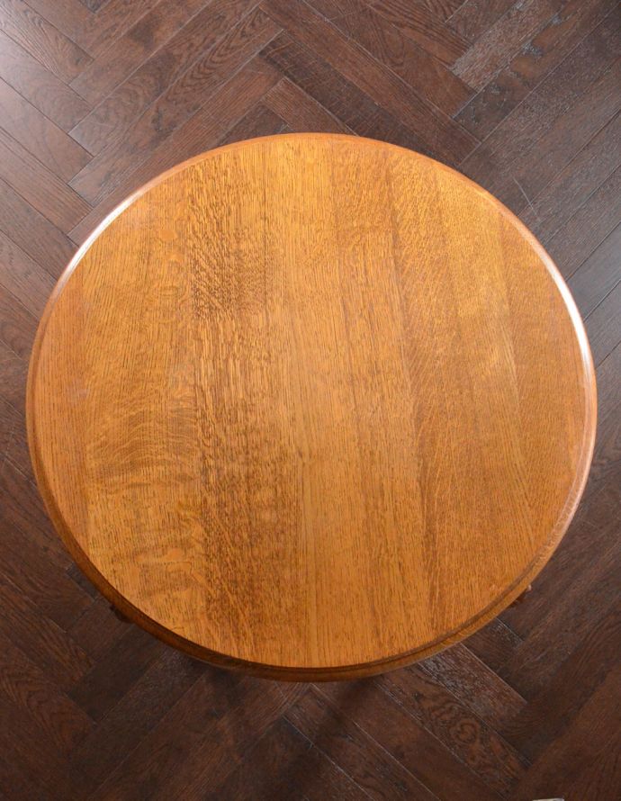 ロイドテーブル アンティーク家具 キレイなアンティークの南仏家具、丸いコーヒーテーブル。天板もピカピカにお直ししています。(j-1578-f)