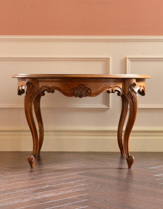 ロイドテーブル アンティーク家具 キレイなアンティークの南仏家具、丸いコーヒーテーブル。優雅な曲線の幕板です。(j-1578-f)