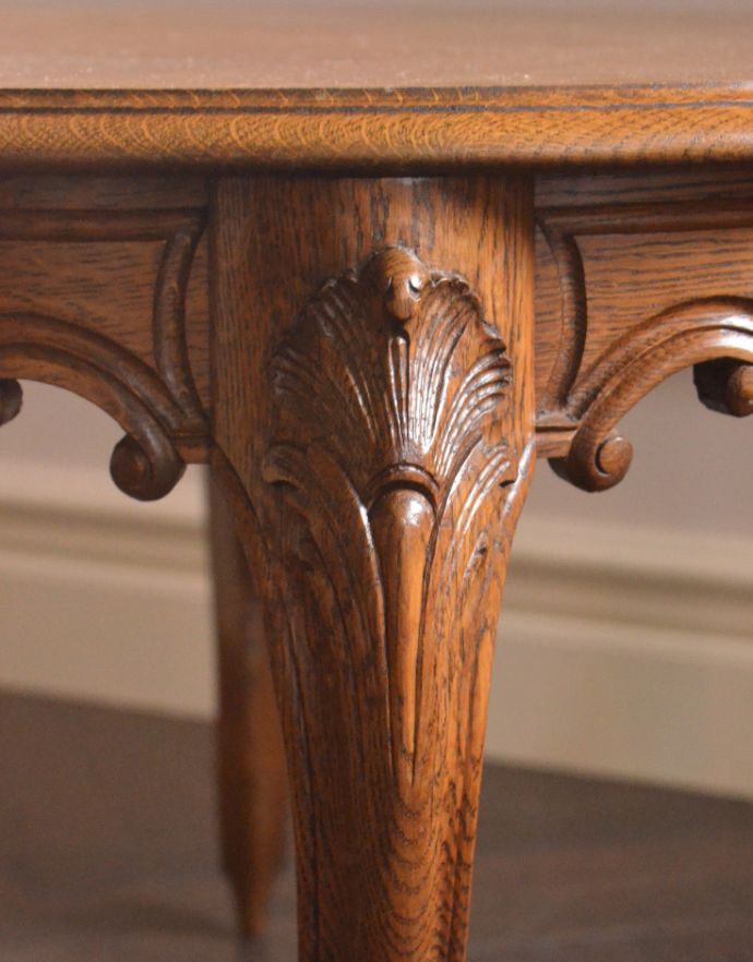 ロイドテーブル アンティーク家具 キレイなアンティークの南仏家具、丸いコーヒーテーブル。職人のこだわりを感じる細やかな仕事がされています。(j-1578-f)