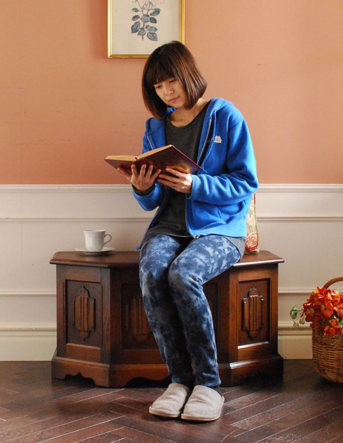 ロイドルームボックス　アンティーク家具　アンティークの英国家具、お洒落なかたちのオーク材のコファー（ベンチ）。玄関やダイニングにちょっと置けば、腰掛けるベンチとしても使えます。(j-1581-f)