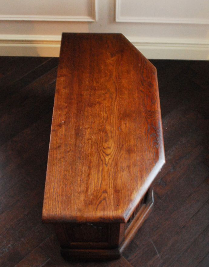 ロイドルームボックス　アンティーク家具　アンティークの英国家具、お洒落なかたちのオーク材のコファー（ベンチ）。天板もキレイに仕上げました。(j-1581-f)