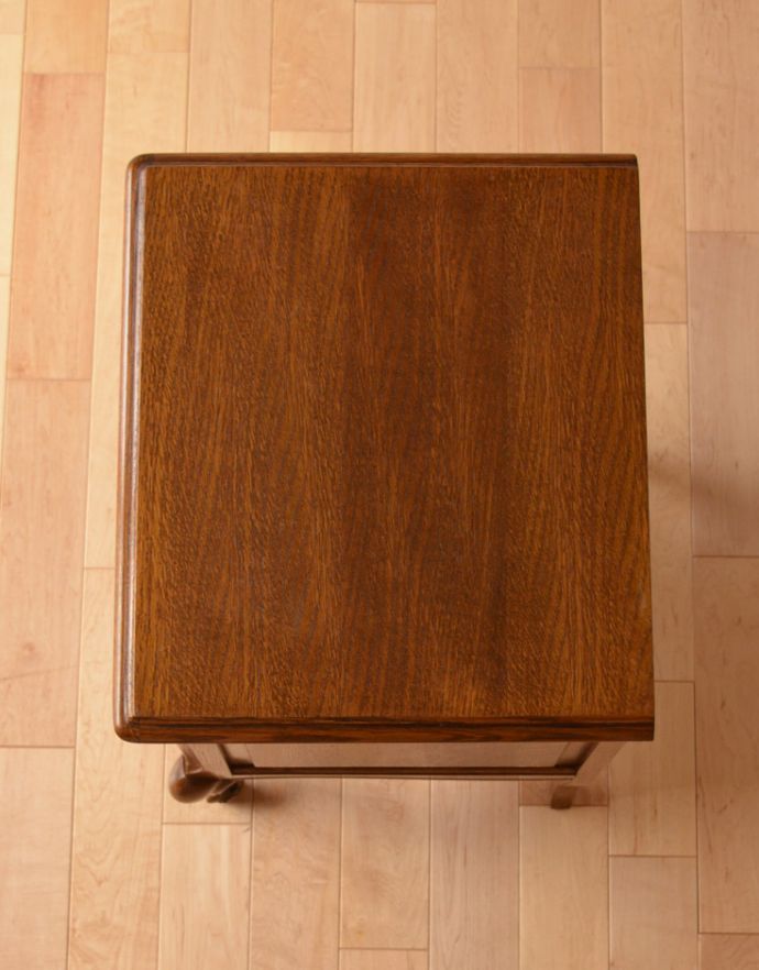 アンティークのキャビネット アンティーク家具 フランスから届いたアンティークナイトテーブル。天板もピカピカにお直ししました。(j-1582-f)