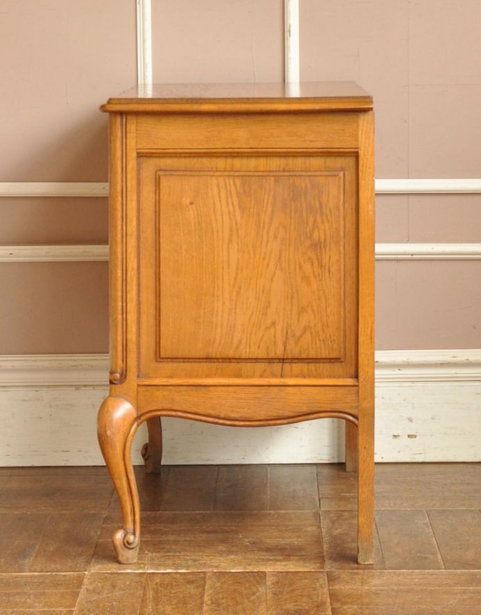 アンティークのチェスト　アンティーク家具　南フランスのアンティーク家具、彫がたっぷりの3段チェスト。サイドも額縁のような高級感のある彫。(j-1584-f)