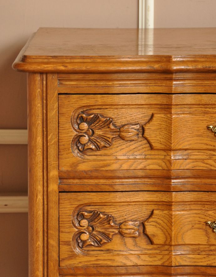 アンティークのチェスト　アンティーク家具　南フランスのアンティーク家具、彫がたっぷりの3段チェスト。高級感のある彫。(j-1584-f)