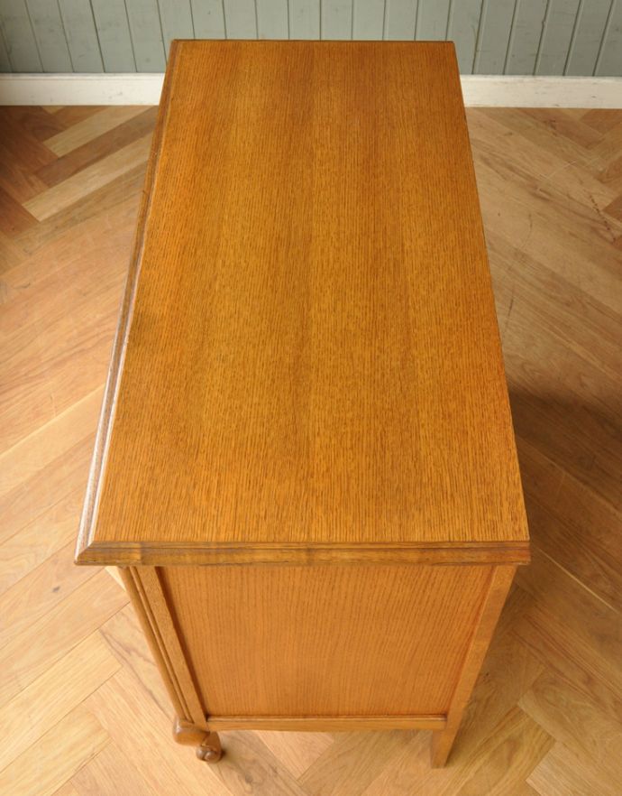 アンティークのキャビネット　アンティーク家具　フランスの素敵なアンティーク家具、木製のキャビネット。天板もピカピカにお直ししました。(j-1587-f)