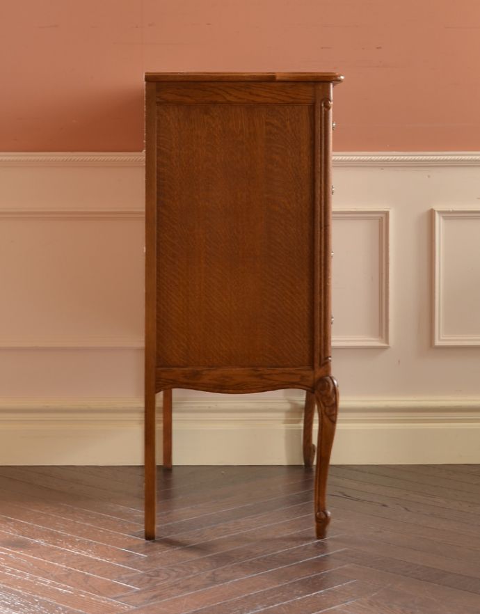 アンティークのチェスト アンティーク家具 南フランスのアンティーク家具、彫がたっぷりの4段チェスト。サイドも額縁のような高級感のある彫。(j-1589-f)