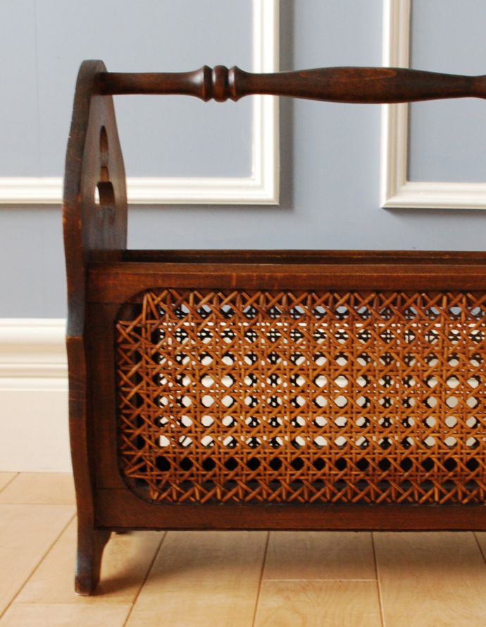 マガジンラック　アンティーク家具　フランスアンティークの小さな収納家具、雑誌や新聞を入れるマガジンラック。持ち運びも楽なので、使いたいところで使ってくださいね。(j-1591-f)