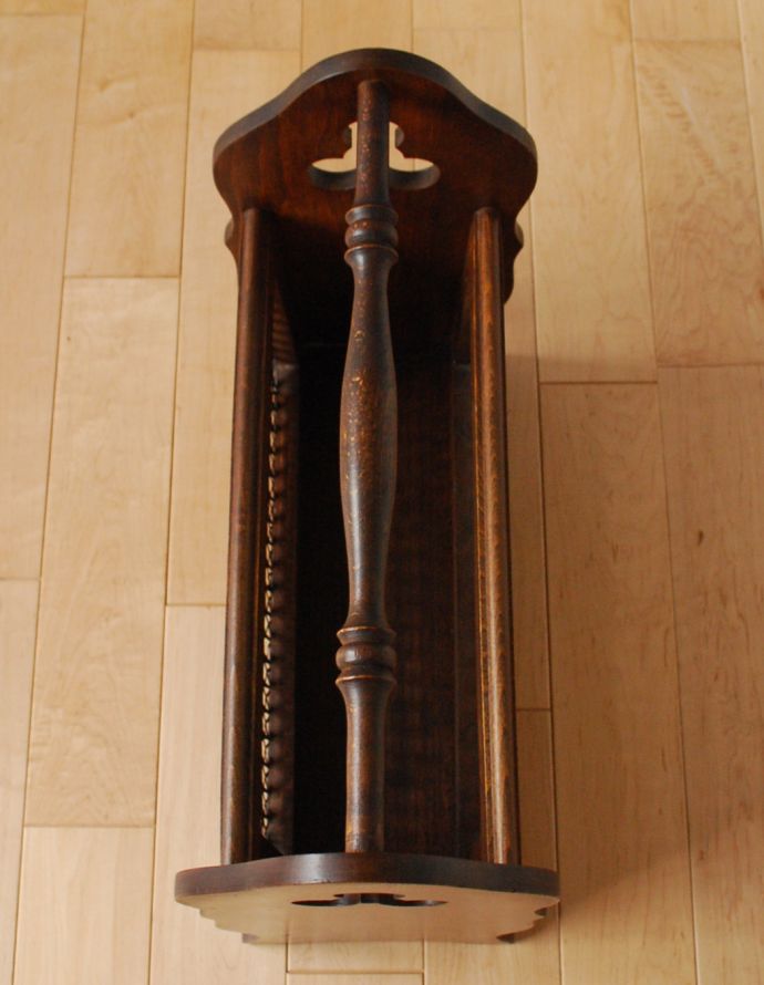 マガジンラック　アンティーク家具　フランスアンティークの小さな収納家具、雑誌や新聞を入れるマガジンラック。中までしっかりとお手入れしています。(j-1591-f)