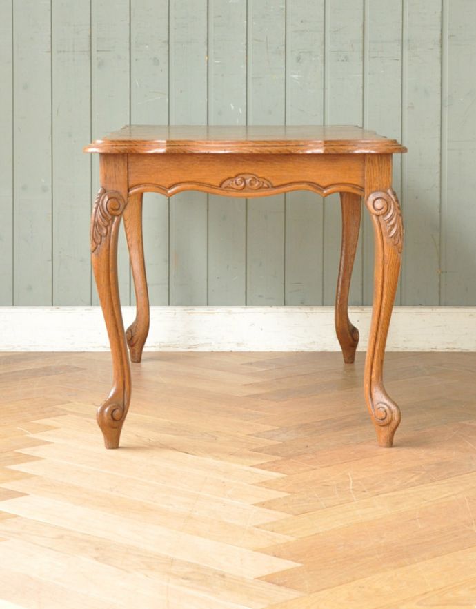 ロイドテーブル　アンティーク家具　美しいパーケット柄の天板に注目！エレガントなフランスのアンティークコーヒーテーブル 。大人っぽいカラーで落ち着きがあります。(j-1599-f)