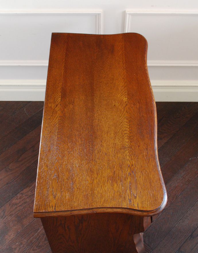 ヨーロッパの美しいアンティーク家具、フランスの3段チェスト(j-1601