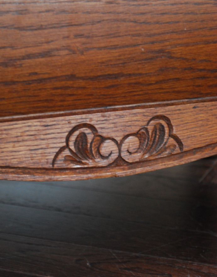 アンティークのチェスト　アンティーク家具　ヨーロッパの美しいアンティーク家具、フランスの３段チェスト。隅々まで繊細な彫があります。(j-1601-f)