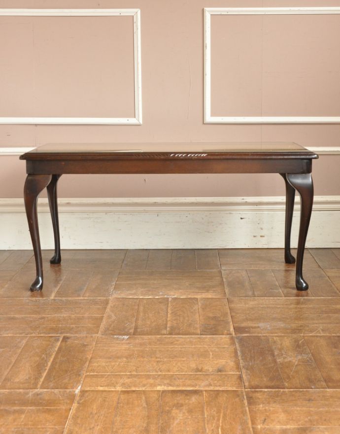 ロイドテーブル アンティーク家具 イエローのレザーがめずらしい、アンティークの天板ガラス付きコーヒーテーブル。コンパクトで便利です。(j-1603-f)