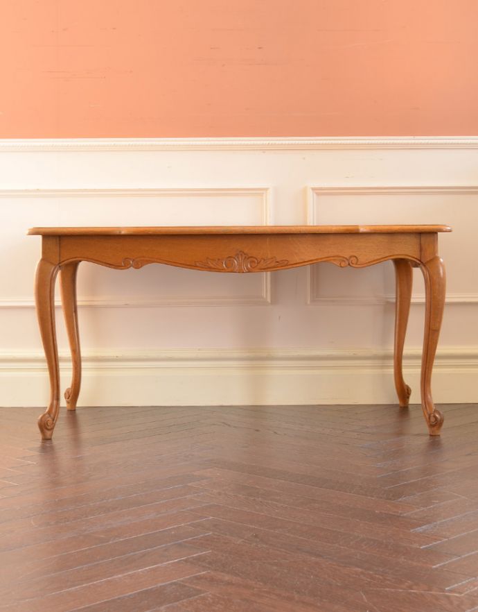 ロイドテーブル　アンティーク家具　エレガントなフランスのアンティーク家具、美しい脚と市松模様のコーヒーテーブル。きちんとメンテナンスしてあるので、裏側もキレイです。(j-1604-f)