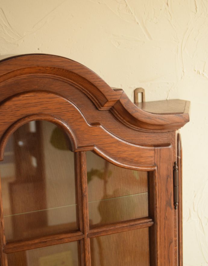 ウォールシェルフ・ウォールハンガー アンティーク家具 鍵付きの小さなウォールキャビネット、床置きもできるアンティーク家具。落ち着いた色合いなので、和室や寝室にもオススメです。(j-1612-f)