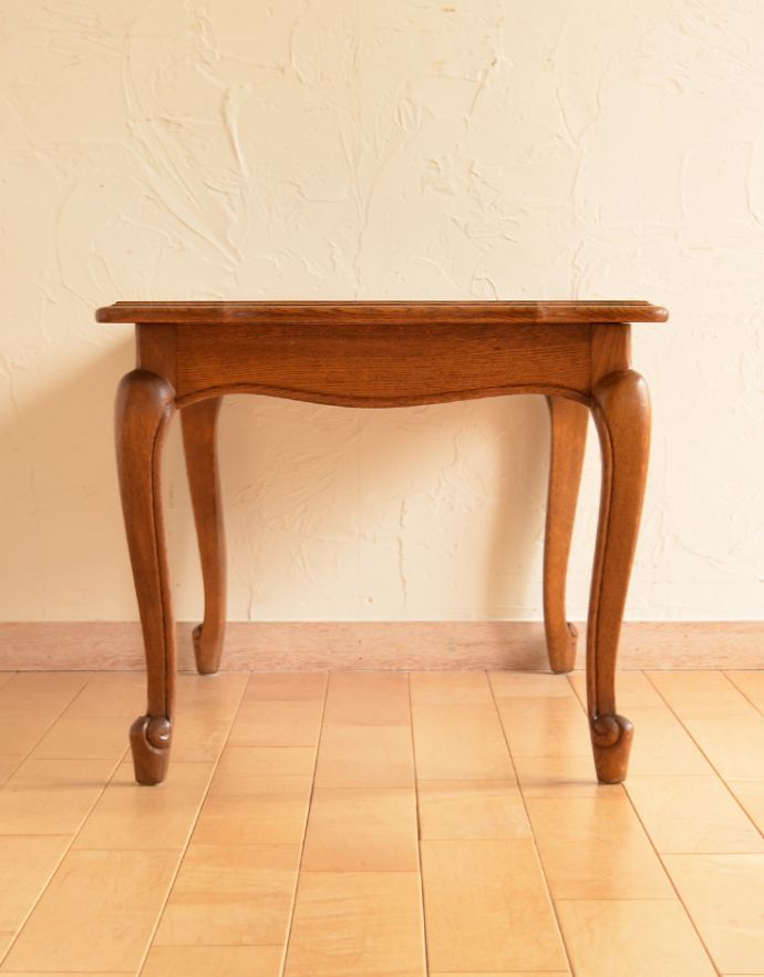 ロイドテーブル アンティーク家具 市松模様天板のアンティーク家具、美しいオーク材のコーヒーテーブル。大人っぽいカラーで落ち着きがあります。(j-1620-f)