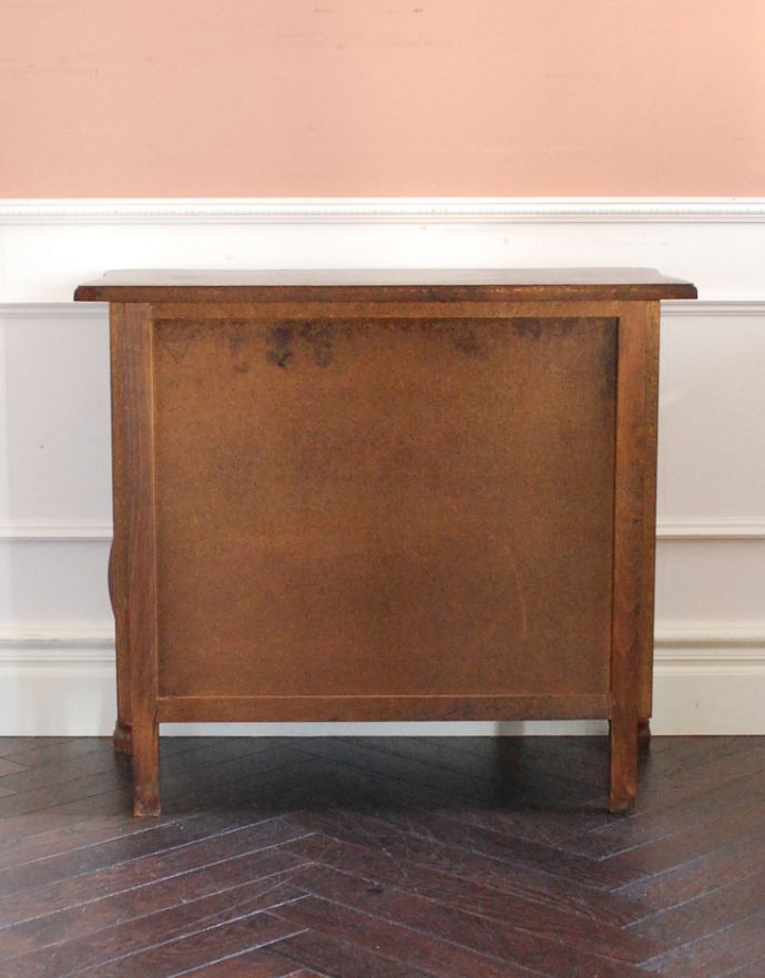 アンティークのチェスト　アンティーク家具　どこでも置ける小ぶりなサイズ、オーク材のアンティークチェスト（コモード）。きちんとメンテナンスしてあるので、裏側もキレイです。(j-1624-f)