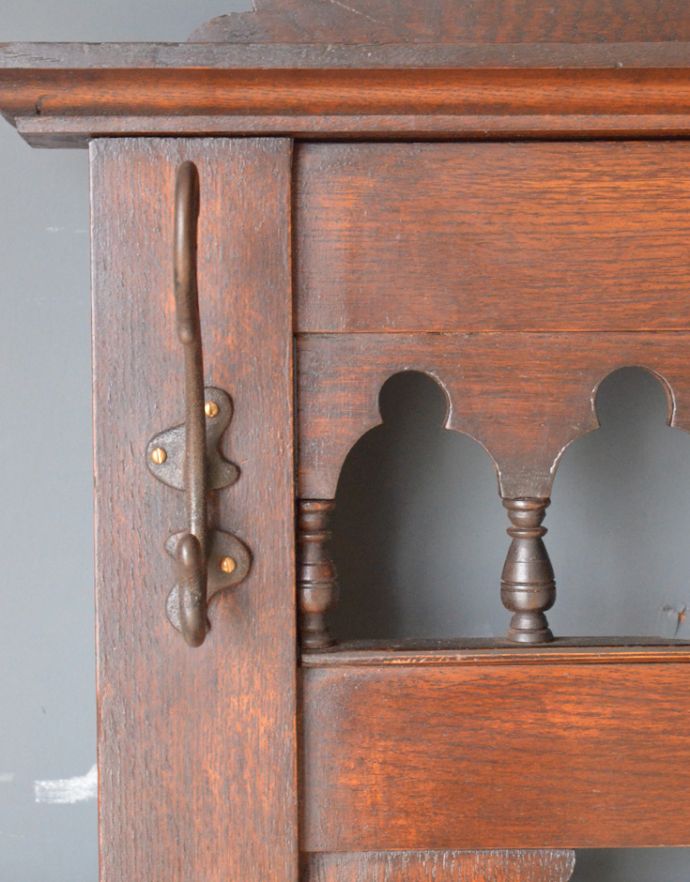 アンティークの玄関収納　アンティーク家具　英国らしいミラー付のアンティーク家具、玄関の収納家具のホールスタンド（コート掛け）。落ち着いて上品なデザインが日本のお家にも似合います。(j-1628-f)