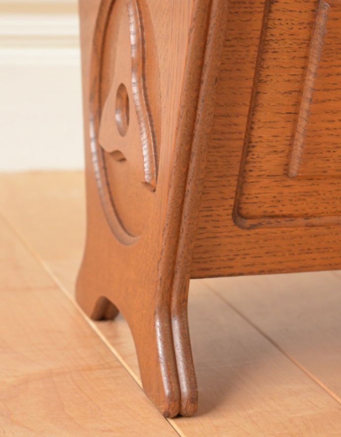 マガジンラック アンティーク家具 フランスのアンティーク収納家具、彫りがキレイで小ぶりなマガジンラック。メンテナンスしているので安心してお使いいただけます。(j-1632-f)