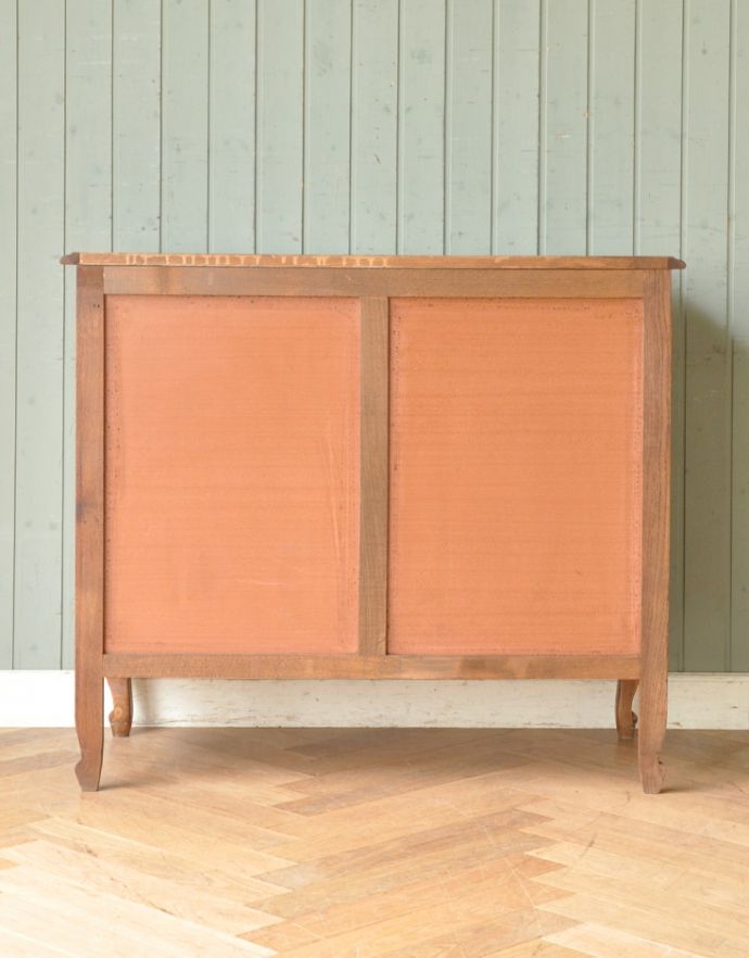 アンティークのチェスト　アンティーク家具　南仏プロヴァンスのアンティーク家具、綺麗な４段チェスト。きちんとメンテナンスしてあるので、裏側もキレイです。(j-1637-f)